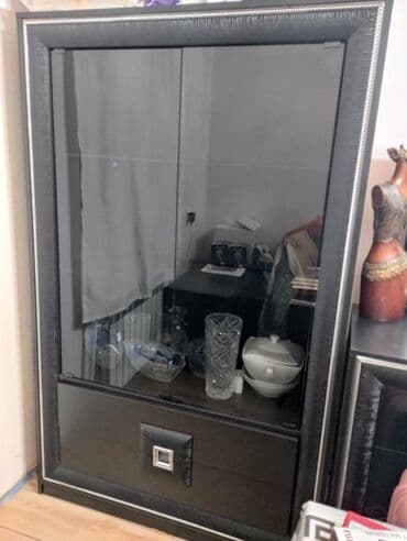 Şüşəli dolab vitrini, Yeni, Ünvandan götürmə