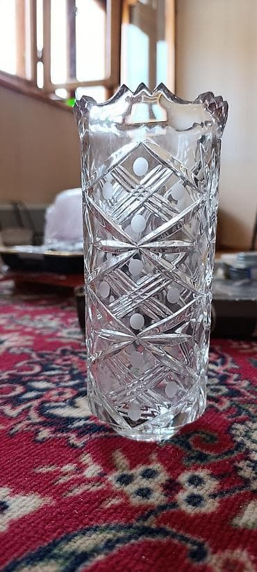 şuşe qapi: Bir vaza, Bogem şüşəsi — 1