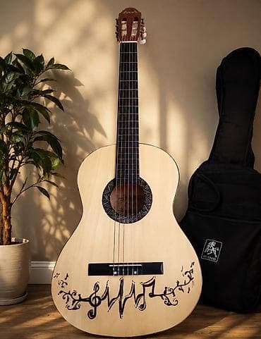 Fitnest klassik gitara. Tam işlək vəziyyətdədir. Üzərində xüsusi əl — 1
