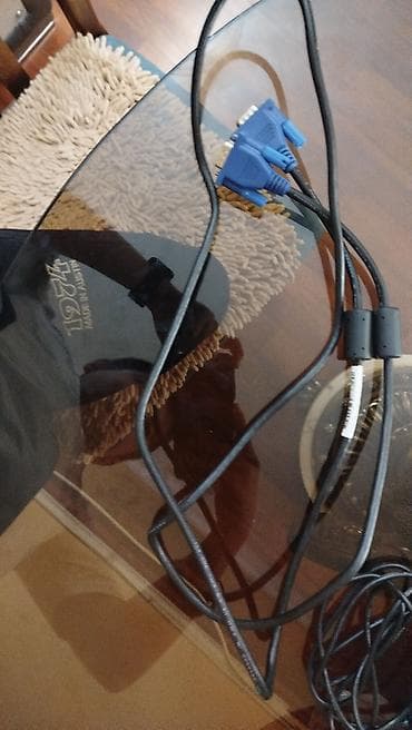 sip kabel: VGA kabeli – 15 pin, bir ucu VGA kişi (male), digər ucu VGA dişi — 3