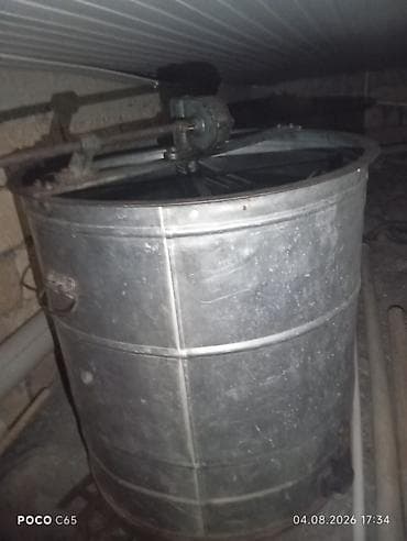Paslanmayan metal korpuslu bal süzgəci (ekstraktor) - Material: qalın