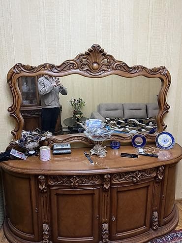 dəhliz dolabi: Klassik üslubda taxta konsol-qarderob güzgü ilə - Material: massiv — 1