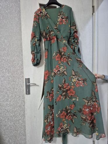 qadin pencekleri: Qadın geyimləri dəsti – 4 məhsul 1) Zümrüd yaşıl, çiçək naxışlı uzun — 4
