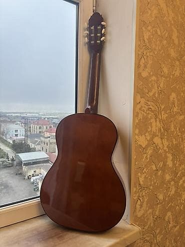 saz dersleri: Klassik akustik gitara – 4/4 tam ölçü - Korpus: parlaq laklı klassik — 2