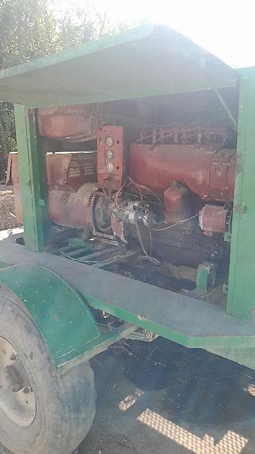 yuxuda yolka agaci: Köhnə tip səyyar dizel generator qurğusu - Treyler üzərində qurulmuş — 1