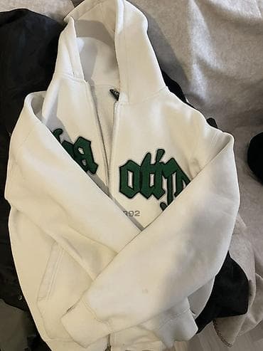 Ağ rəngli kapüşonlu zipli svitşot - Ön hissə: tam uzunluqda fermuar lalafo.az -da Ağ rəngli kapüşonlu zipli svitşot - Ön hissə: tam uzunluqda fermuar