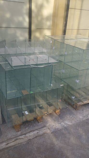 şuşə vitrin: Konfet ucun suse vitrinler satilir. Uzunu 1 m,6 gozludur. Xahis — 2