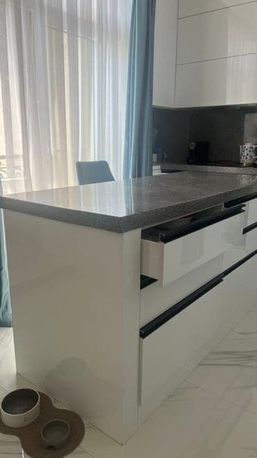 Termolar: 172x72x90 Mətbəx adası, dəzgah. Üstü qranit, cüzi çat var. 6 rəf — 5