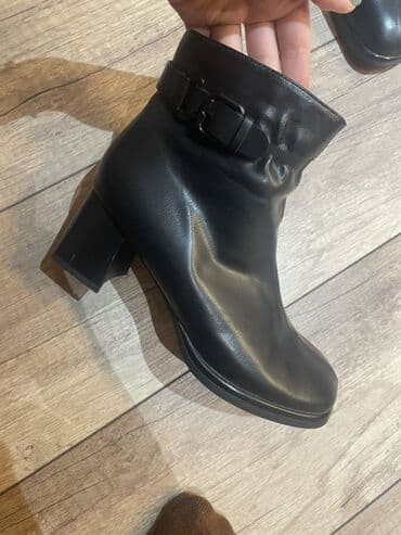 QUSHDI qadın botları - Rəng: qara - Model: qısa gödəkli, kvadrat lalafo.az -da QUSHDI qadın botları - Rəng: qara - Model: qısa gödəkli, kvadrat