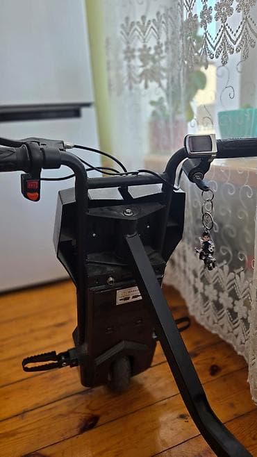 drift l: Uşaq üçün elektrikli drift trike skuter (tək ön təkərli, arxada iki — 4