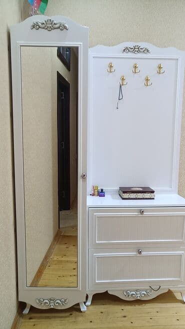 işlənmiş şfoner: İşlənmiş, Açılan, 1 qapı Düz dolab, Dəhliz dolabı — 1