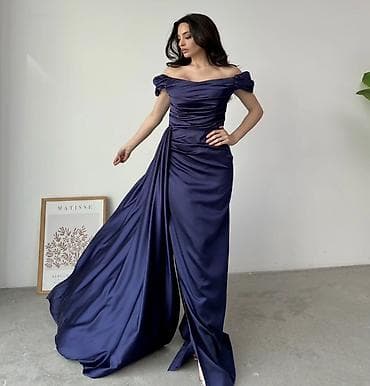 son zeng donlari: Tünd göy rəngli, atlas parçalardan maxi axşam geyimi. - Model — 2