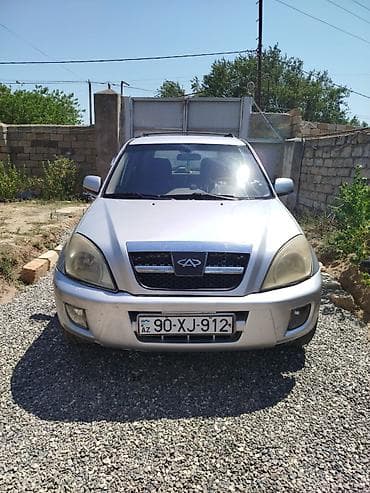 Chery Tiggo (T11) krossover – gümüşü rəng - Kuzov: 5 qapılı SUV, dam