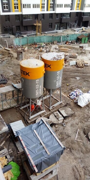 Divar kağızları, oboy: Sənaye suvaq maşını "Mixxmann S7" modeli ilə təqdim olunur. Bu maşın — 4