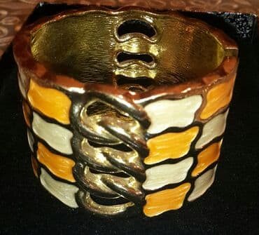 бусы из натурального камня: Enli dizaynı olan metal qolbaq. Qolbağın xarici səthi sarı, ağ və qara — 1