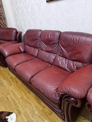 Qırmızı dəri salon dəsti - Tərkib: 3 nəfərlik geniş divan + 1