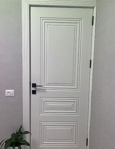 Tavan: Ağ rəngdə klassik dizaynlı otaq qapısı dəsti - Material: MDF əsaslı — 2