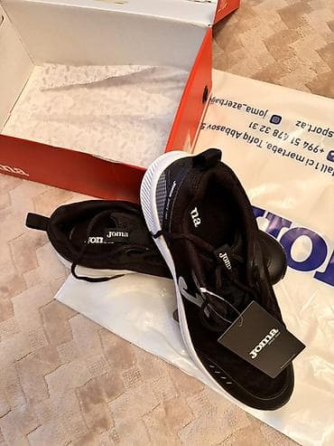 krasovka: Joma brendinin idman ayaqqabısı - Rəng: qara, ağ detallarla - Üst — 1