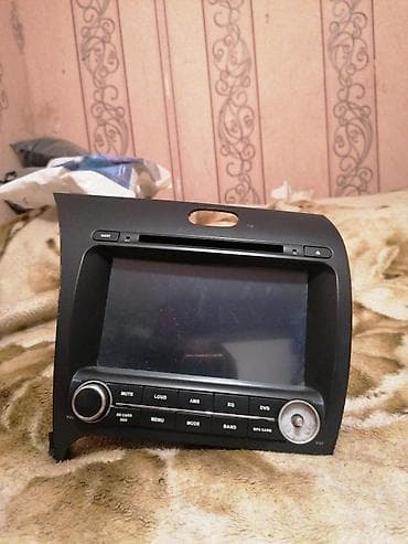 Avtomobil üçün multimedia/naviqasiya başlığı (2-DIN tipli ön panel