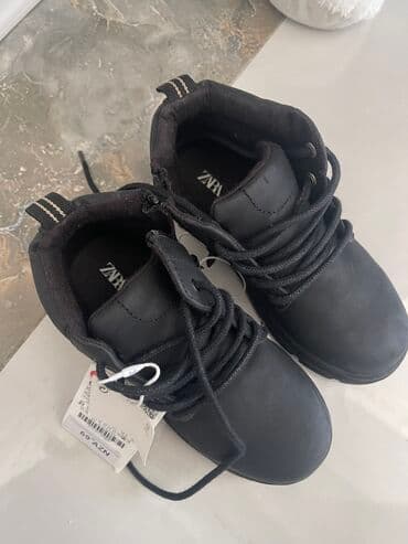 Uşaq ayaqqabıları: Yeni etiketli zara 27 ölçü botinka 28moldan alınıb 70azne Yarı — 2