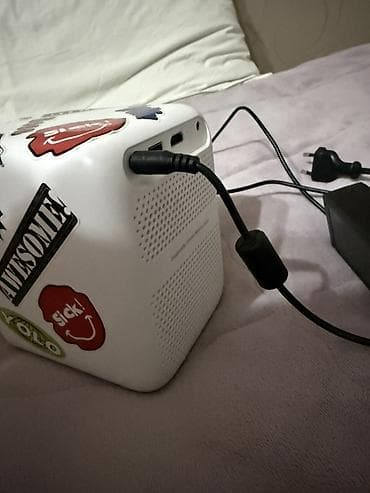 coolplay 7000: Mini proyektor + pult - Kompakt kub formalı dizayn, daşınması asan. - — 3
