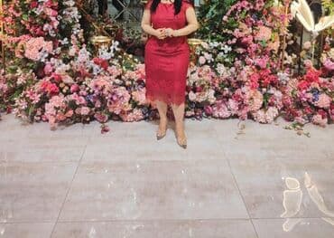 qirmizi qisa donlar: Qadın üçün qırmızı kokteyl/qonaqlıq donu - Model: Dizə qədər, bədənə — 1