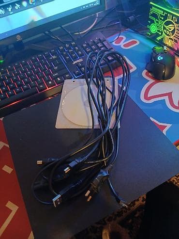 plesdeşin 5: PlayStation 4 (PS4) Slim konsol dəsti Komplekt: - PS4 Slim konsol — 3