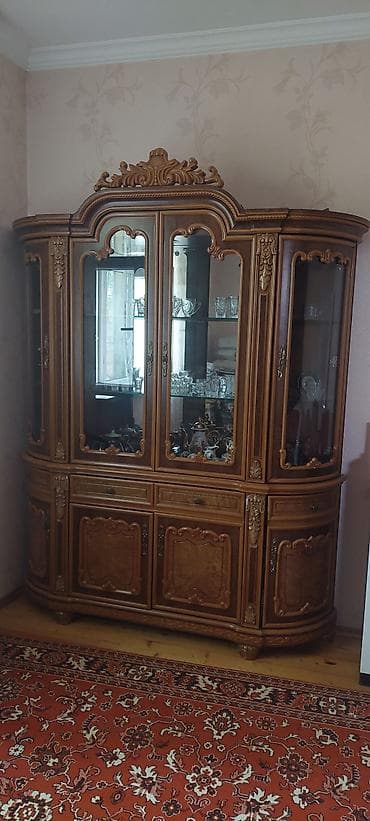 ayakqabı dolabı: Klassik üslubda vitrin-bufet - Material: ağac konstruksiya, üzərində — 2