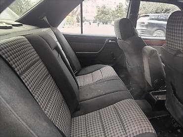 111 mətin: Mercedes-Benz 200: 2 l | 1992 il Sedan — 4