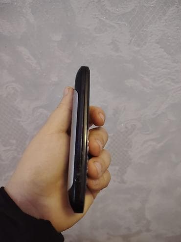 ev telfonları: Nokia 8 Sirocco, 1 TB, rəng - Qara, Sensor, Barmaq izi, İki sim kartlı — 3