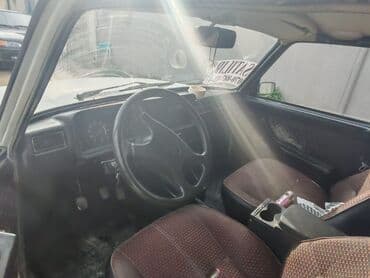 vaz: VAZ 2107, ağ rəng, sedan kuzov. Xüsusiyyətlər: - Klassik “07” — 11