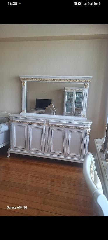 Klassik stil qonaq otağı mebel dəsti - Rəng: ağ krem tonlarında