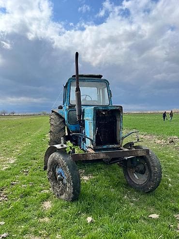 panarama ce kılas: Belarus MTZ tipli kənd təsərrüfatı traktoru - Rəng: mavi - Kabinli — 1