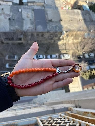 Məhsul: Təsbeh - Material: Cilalanmış şüşə/daş muncuqlar (iki rəng –