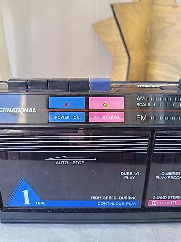 Maqnitofonlar: International markalı portativ boomboks – iki kasetli radio-maqnitofon — 3