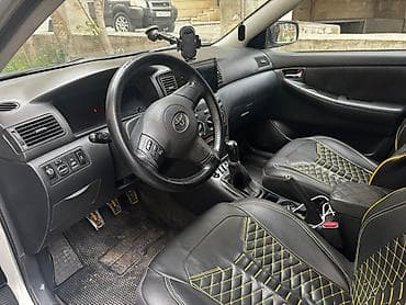 Toyota Corolla hatchback (E120). Gümüşü rəng, 5 qapı, 5 nəfərlik — 7