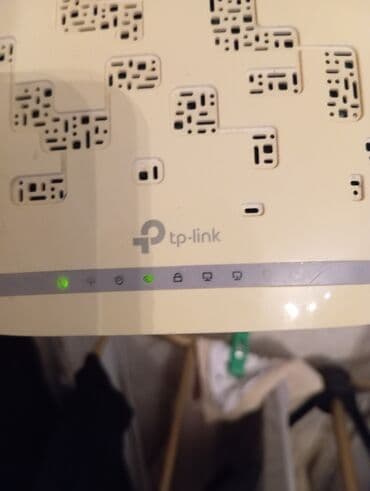 ruter modem: TP-Link şirkətinin istehsalı olan, iki antenli ağ ruter. Evdə və ya — 3