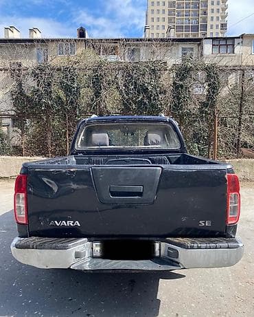 Nissan Navara: 2.5 л | 2012 г. Пикап — 2