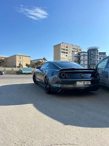 Ford Mustang: 2.4 l | 2015 il Sedan