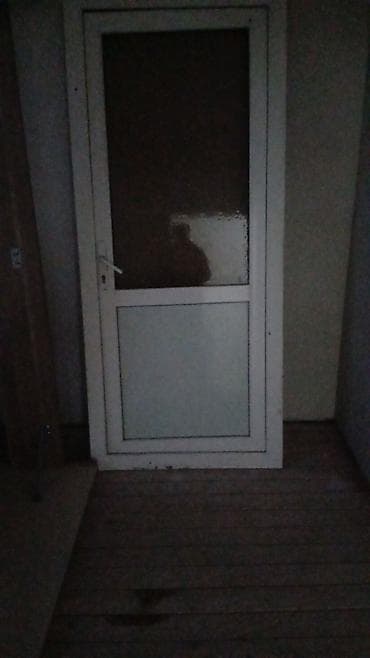 PVC qapı - Material: ağ rəngli PVC profil - Dizayn: üst hissə