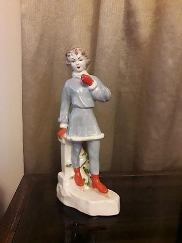 figur: СССР. Большая интерьерная статуэтка изображает девушку-фигуристку на — 1