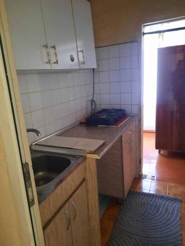 Xətai metrosunun yaxınlığında 5 mertebeli binanın 4-cü mərtəbəsində — 3