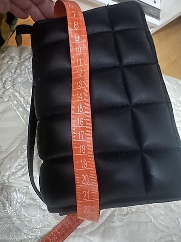 cross: Qara çiyin çantası – yumşaq kvadrat kapitone dizayn - Rəng: Qara - — 7