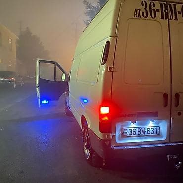 Avtomobil satışı: Yükdaşıma üçün yüksək tavanlı ağ mikroavtobus - Marka/model: Ford — 2