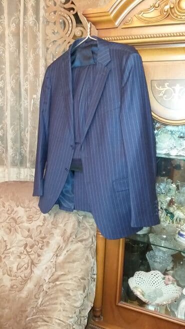 kişi ucun klassik qara kostyum: Detallar nezere alinib.keyfietli kostyumdu.coox bahali alinib — 2