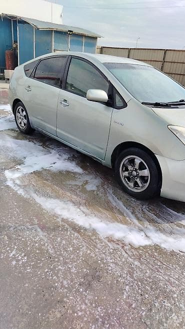 prius qapı: Günedlik arendeya verilir 20 man depozit 200 manat.yağ sürücülük 50 — 4