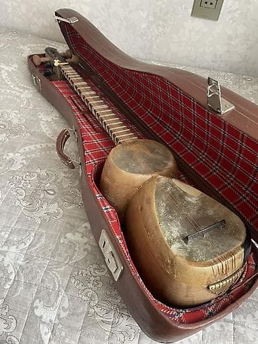 Musiqi alətləri: Tar musiqi aləti – sərt futlyarla - Klassik Azərbaycan tarı: iki — 1