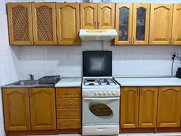 Mətbəx 250azn. Tək mebel satılır. Ölçü 3mt. Ünvan Əcəmi mt (6545) aml — 1