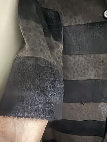 Kürklər: Qadın kürkü palto - Model: zolaqlı dizaynlı, dizdən aşağı uzunluqda — 3