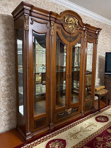 Klassik üslubda premium qonaq otağı mebel dəsti. Tərkibi: - Böyük